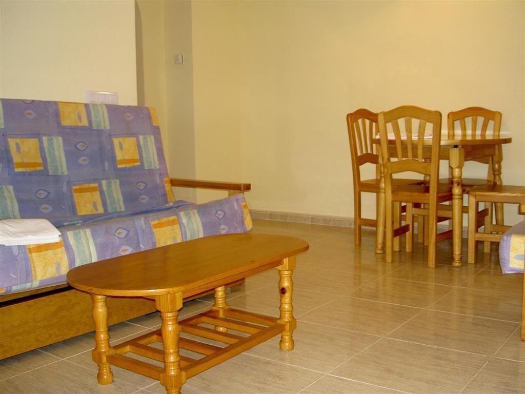 Apartamentos Turisticos Puerto Tomas Maestre Ла-Манга-дель-Мар-Менор Экстерьер фото